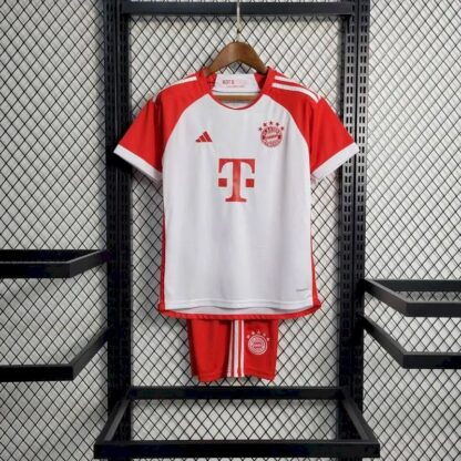 Bayern Munich 2023/24 local niños conjunto
