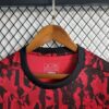 Manchester United 2023/24 Pre-Match entrenamiento camiseta Red Black - Image 4