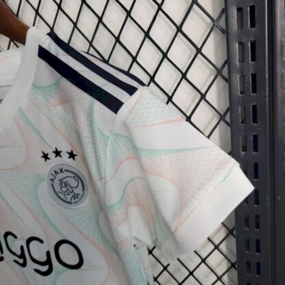 Ajax 2023/24 visitante niños conjunto - Image 5