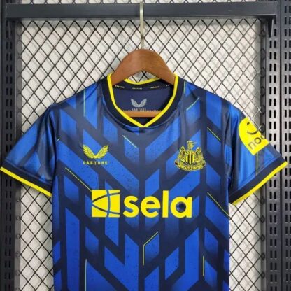 Newcastle United 2023/24 tercera niños conjunto - Image 2