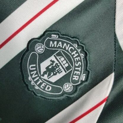 Manchester United 2023/24 visitante niños conjunto - Image 13