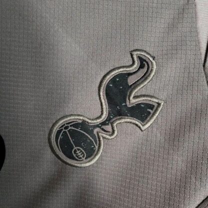 Tottenham Hotspur 2023/24 tercera niños conjunto - Image 9