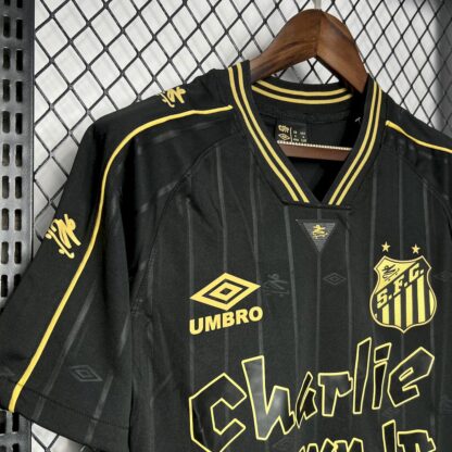 Santos 2024/25 Charlie Brown Jr camiseta - Image 4