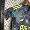 Ajax 2024/25 visitante niños conjunto - Image 5