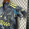 Ajax 2024/25 visitante niños conjunto - Image 4