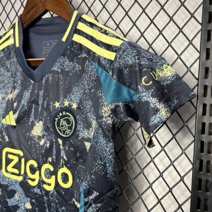 Ajax 2024/25 visitante niños conjunto - Image 4