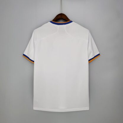 Real Madrid 2021/22 local camiseta - Image 2