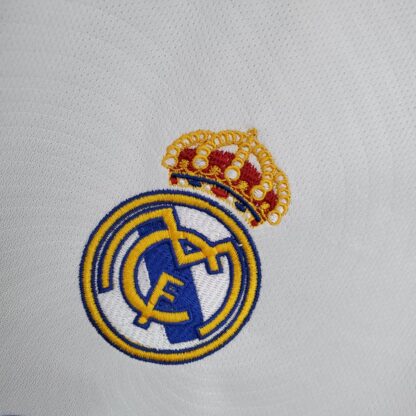 Real Madrid 2021/22 local camiseta - Image 7