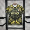 Italy 2022/23 Versace Co-Branded Edition camiseta-Gold - Image 7