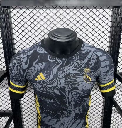Real Madrid 2024/25 Year of the Dragon Limited Edition camiseta versión jugador - Image 3