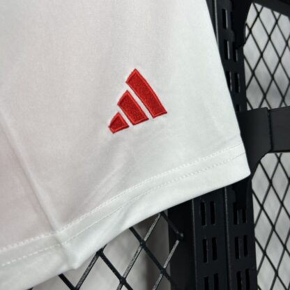 Manchester United 2024/25 local pantaloneta - Image 3