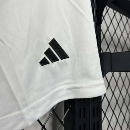 Real Madrid 2024/25 local pantaloneta - Image 5