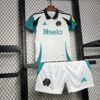 Newcastle United 2024/25 tercera niños conjunto - Image 7