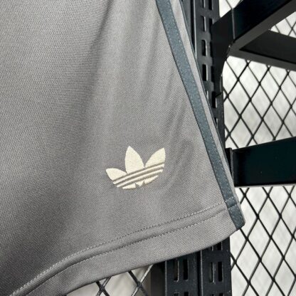Real Madrid 2024/25 tercera pantaloneta - Image 3