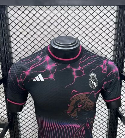 Real Madrid 2024/25 Special Edition Purple camiseta versión jugador - Image 3