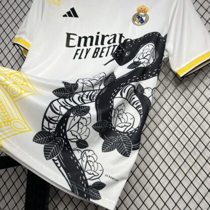 Real Madrid 2024/25 White and black Mamba special edition camiseta - Image 3