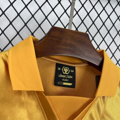 Wolves 2025/26 70th Snniversary camiseta - Image 8