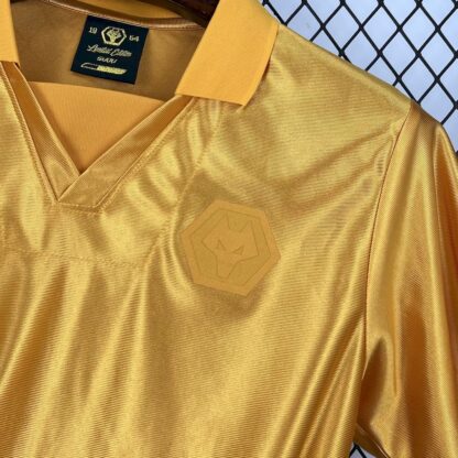 Wolves 2025/26 70th Snniversary camiseta - Image 5