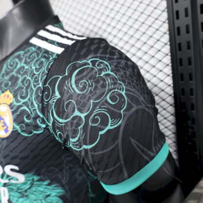 Real Madrid 2025/26 Black Green Dragon Edition camiseta versión jugador - Image 3