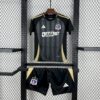 Colo Colo 2025/26 visitante niños conjunto