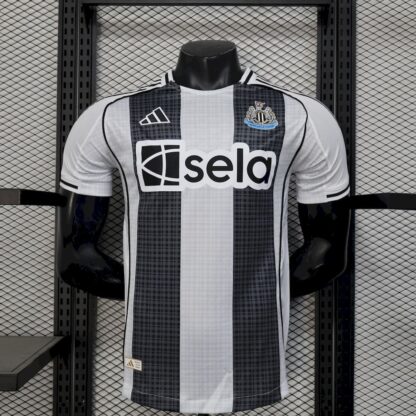 Newcastle United 2025/26 local camiseta versión jugador