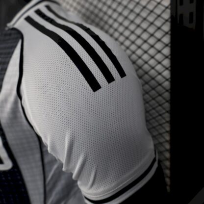 Newcastle United 2025/26 local camiseta versión jugador - Image 3