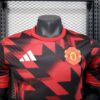 Manchester United 2025/26 Pre-match entrenamiento red and black camiseta versión jugador - Image 4