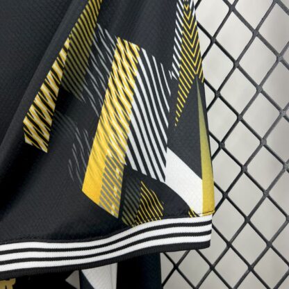 Real Madrid 2025/26 Retro Special Edition camiseta - Image 4