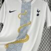 Tottenham Hotspur 2025/26 White Gold Snake Edition camiseta - Image 4