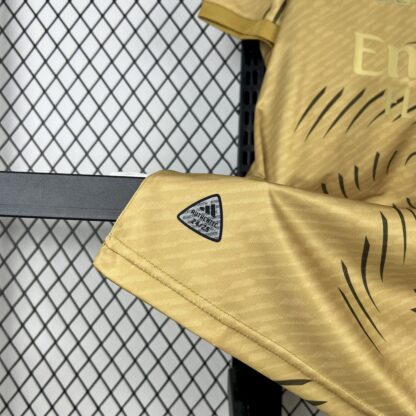 Real Madrid 2025/26 entrenamiento Gold camiseta - Image 4