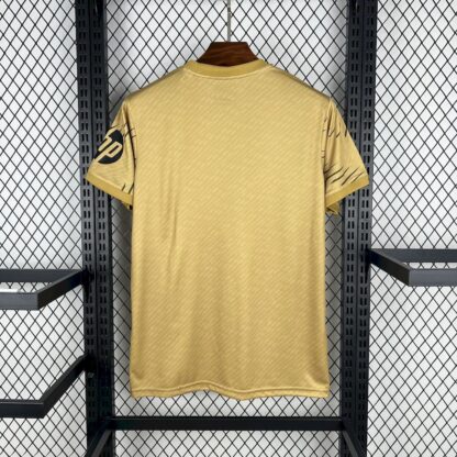 Real Madrid 2025/26 entrenamiento Gold camiseta - Image 2