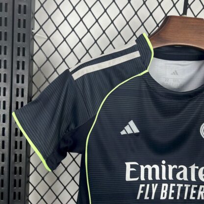 Real Madrid 2025/26 visitante niños conjunto - Image 5