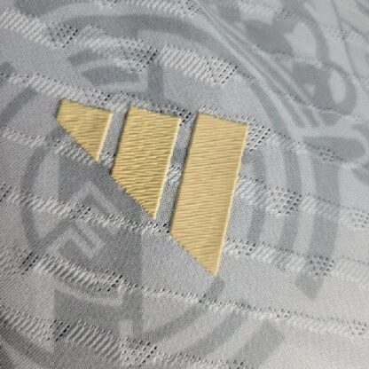 Real Madrid 2023/24 Classic Edition camiseta versión jugador - Image 5