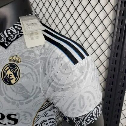 Real Madrid 2023/24 Classic Edition camiseta versión jugador - Image 4