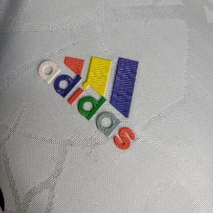 Real Madrid 2023/24 Co-branded Edition camiseta versión jugador - Image 4
